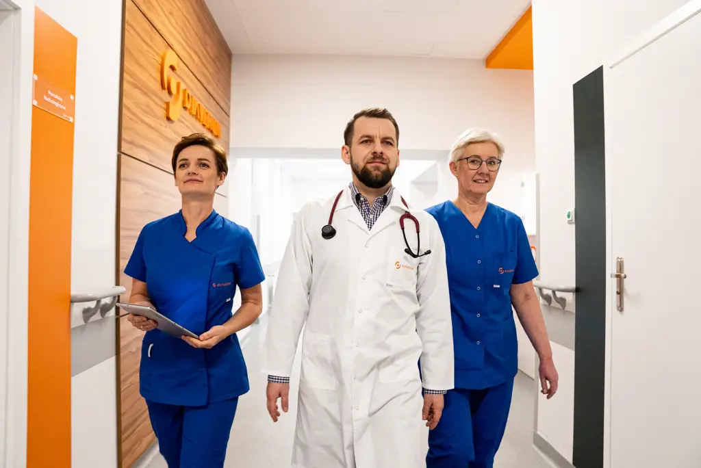 Diaverum doctor and nurses walking through a renal care clinic.
